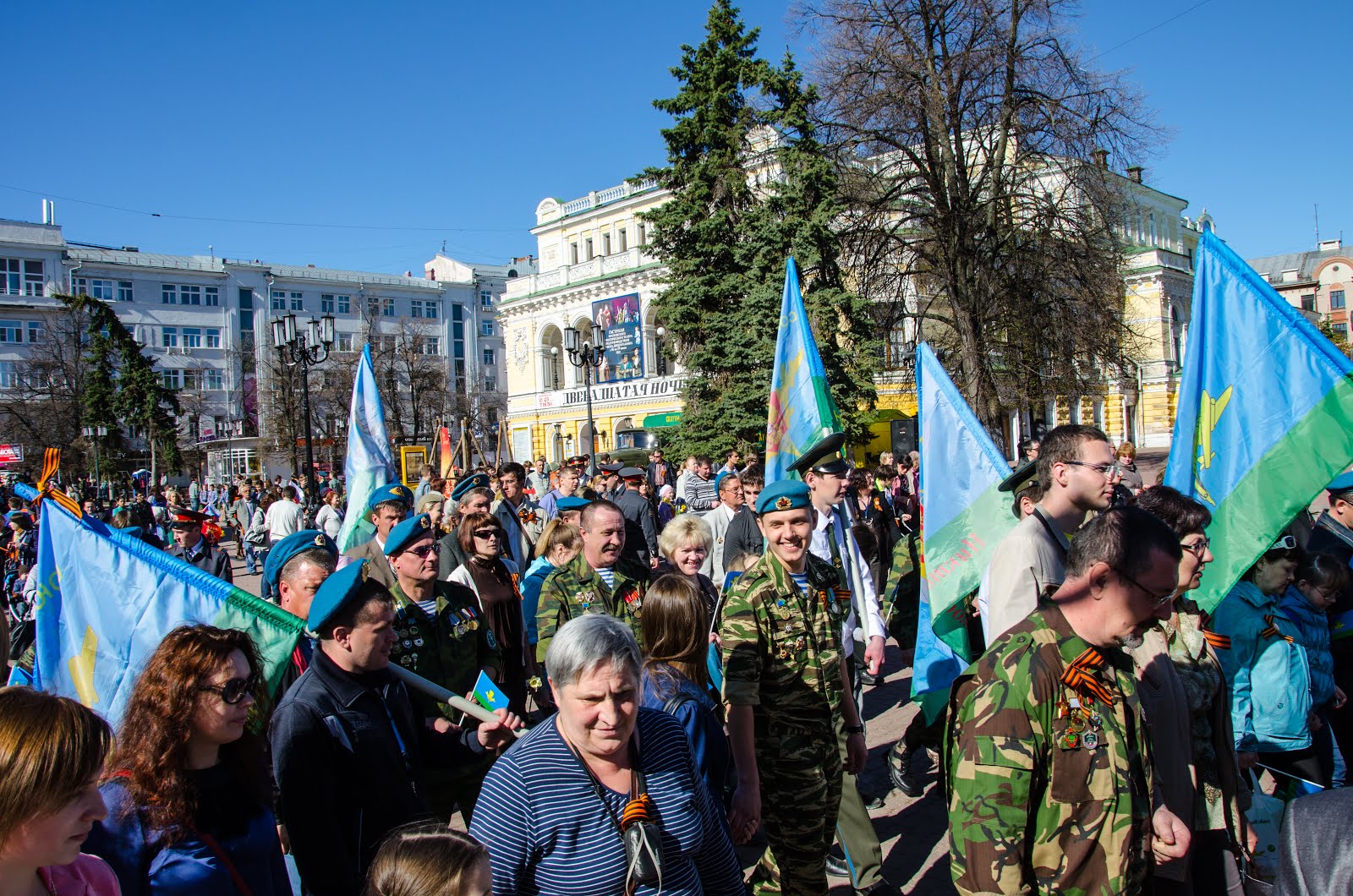 Сбор ветеранов ВДВ  на Театральной площади